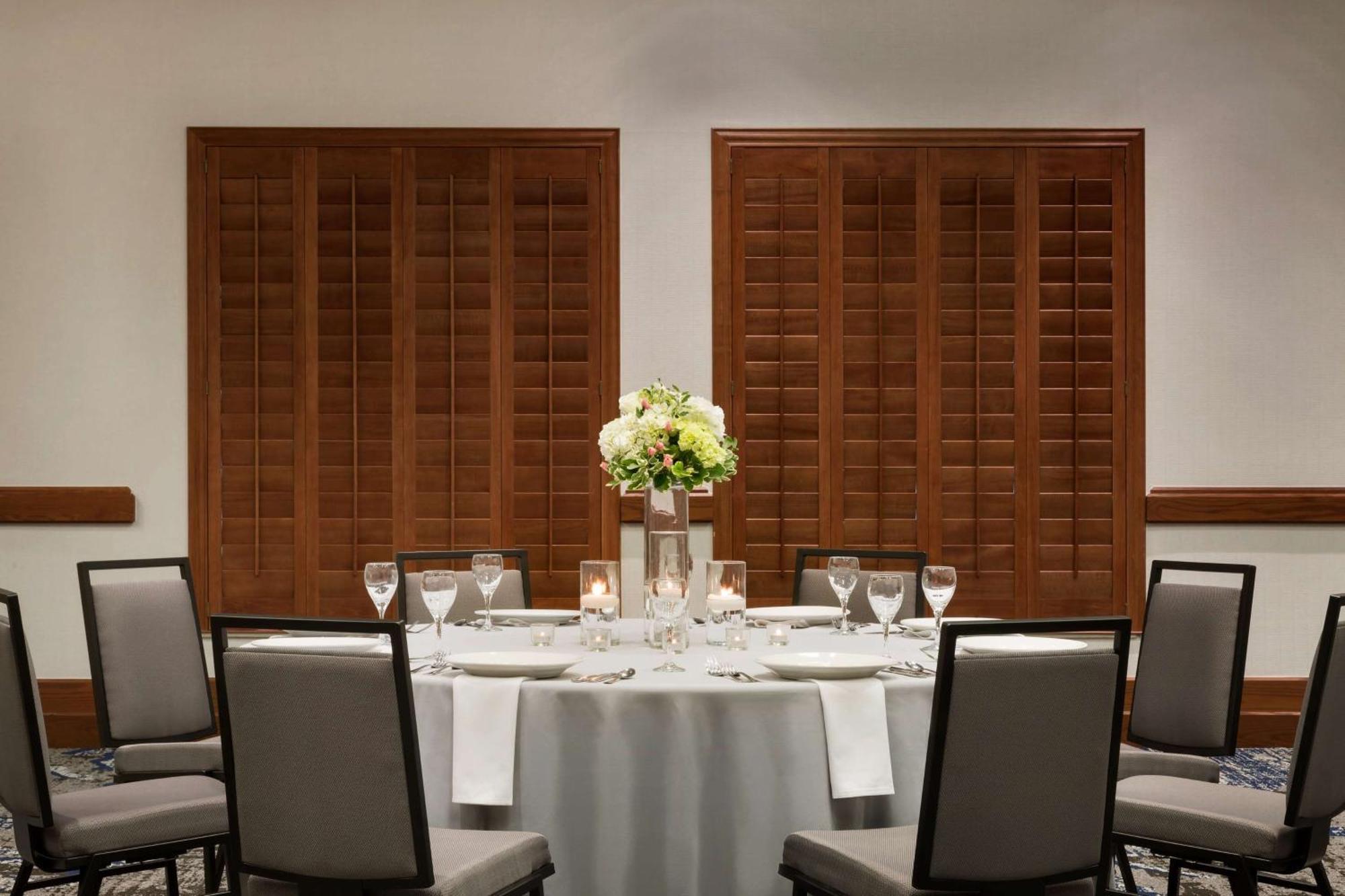 Hotel Embassy Dallas - Dfw Airport North 4*