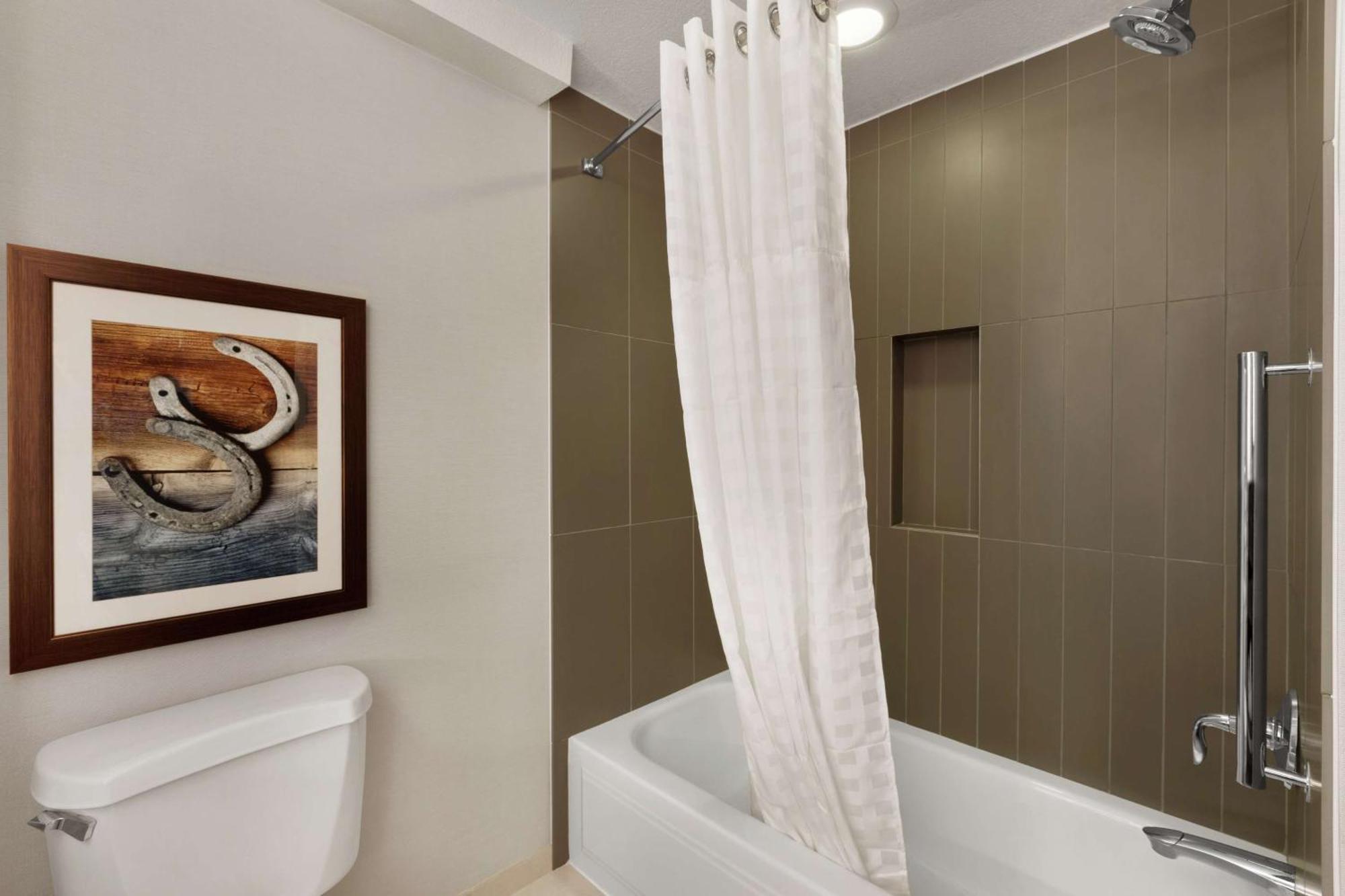 Hotel Embassy Dallas - Dfw Airport North 4*